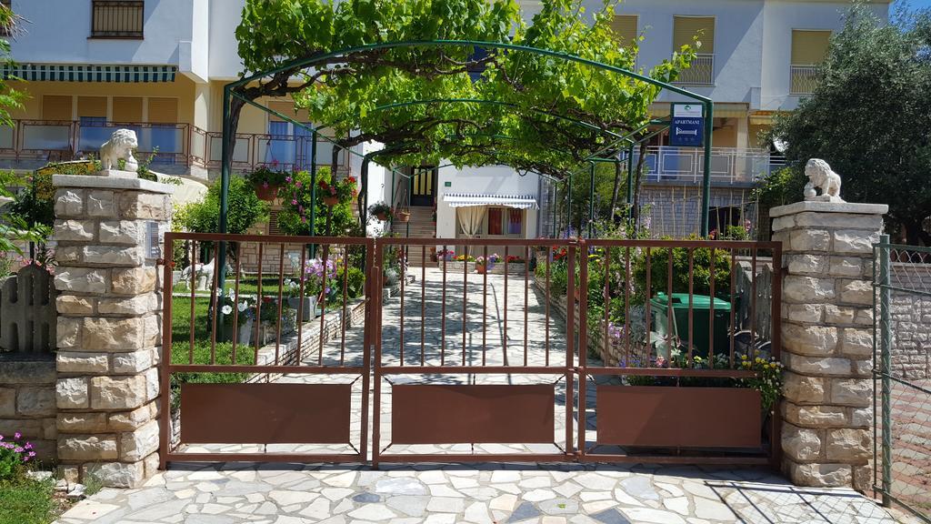 Apartments Paradiso Pula Exterior photo